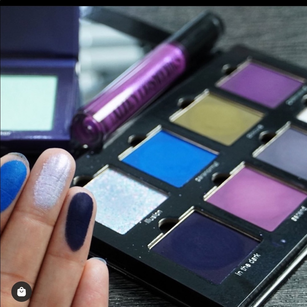 Unearthly Cosmetics✨In the Dark Eyeshadow Palette
